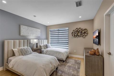 811 SW 10th Terrace Fort Lauderdale FL 33315