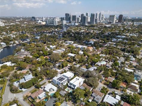 811 SW 10th Terrace Fort Lauderdale FL 33315