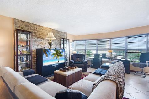 2500 NE 48th Lane Fort Lauderdale FL 33308