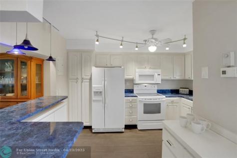 8980 S Hollybrook Boulevard Pembroke Pines FL 33025