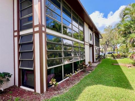 9988 N Belfort Circle Tamarac FL 33321