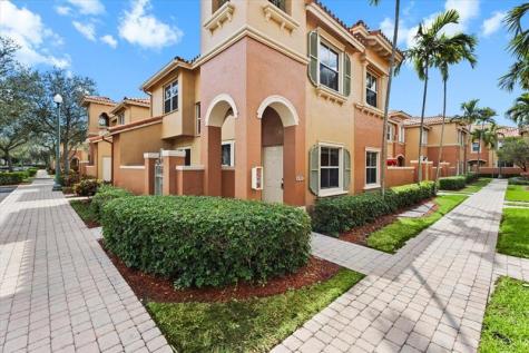 4903 Schooner Drive Fort Lauderdale FL 33312