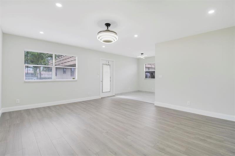 268 Saxony F Delray Beach FL 33446