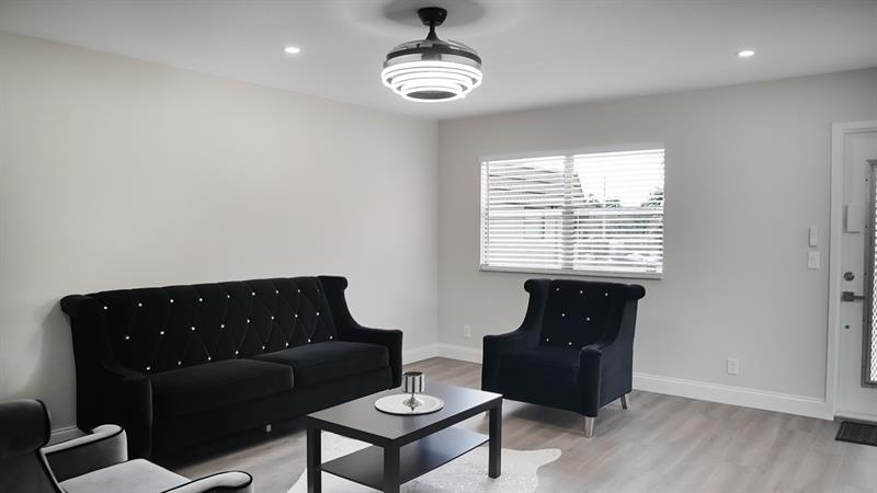 268 Saxony F Delray Beach FL 33446