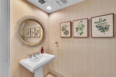 1617 NE 2nd Court Fort Lauderdale FL 33301