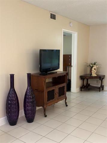 9245 Flynn Circle Boca Raton FL 33496