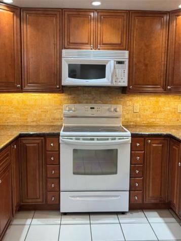 9245 Flynn Circle Boca Raton FL 33496