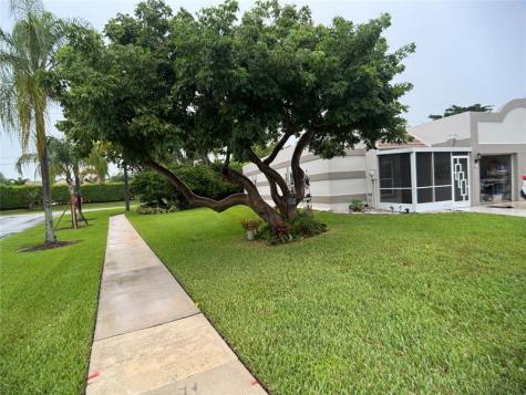 9245 Flynn Circle Boca Raton FL 33496