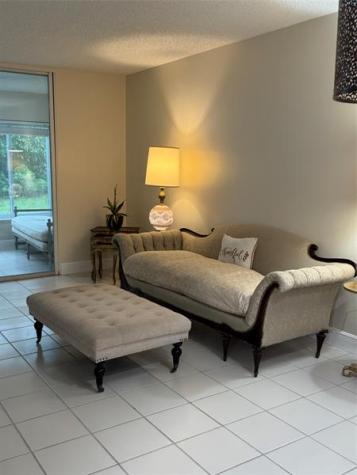 9245 Flynn Circle Boca Raton FL 33496