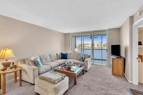 7512 N Devon Drive Tamarac FL 33321