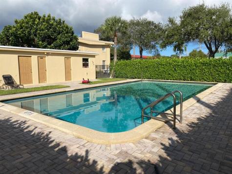 2303 S Federal Highway Boynton Beach FL 33435