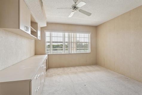 3960 Oaks Clubhouse Drive Pompano Beach FL 33069