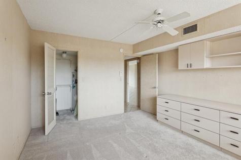 3960 Oaks Clubhouse Drive Pompano Beach FL 33069