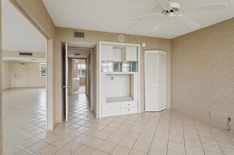 3960 Oaks Clubhouse Drive Pompano Beach FL 33069