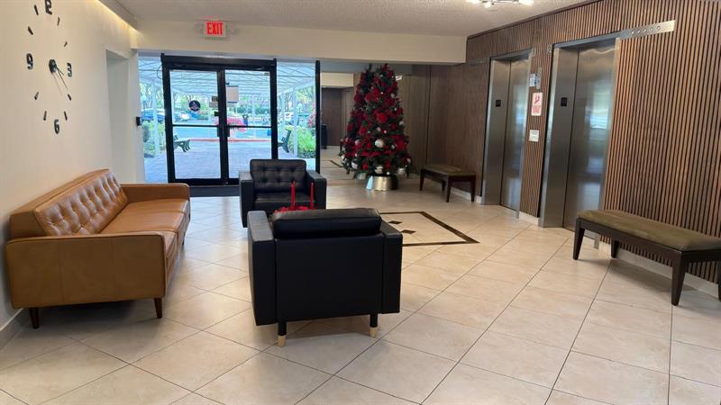 3960 Oaks Clubhouse Drive Pompano Beach FL 33069