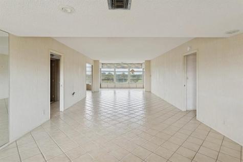 3960 Oaks Clubhouse Drive Pompano Beach FL 33069