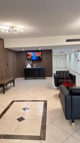 3960 Oaks Clubhouse Drive Pompano Beach FL 33069
