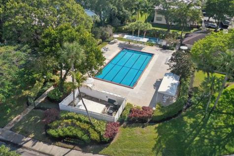 3960 Oaks Clubhouse Drive Pompano Beach FL 33069
