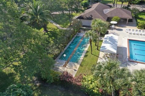 3960 Oaks Clubhouse Drive Pompano Beach FL 33069