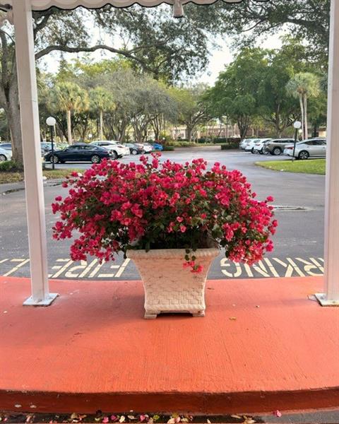 3960 Oaks Clubhouse Drive Pompano Beach FL 33069