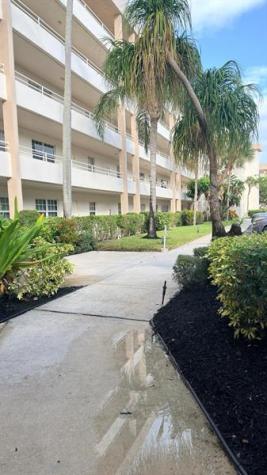 3960 Oaks Clubhouse Drive Pompano Beach FL 33069