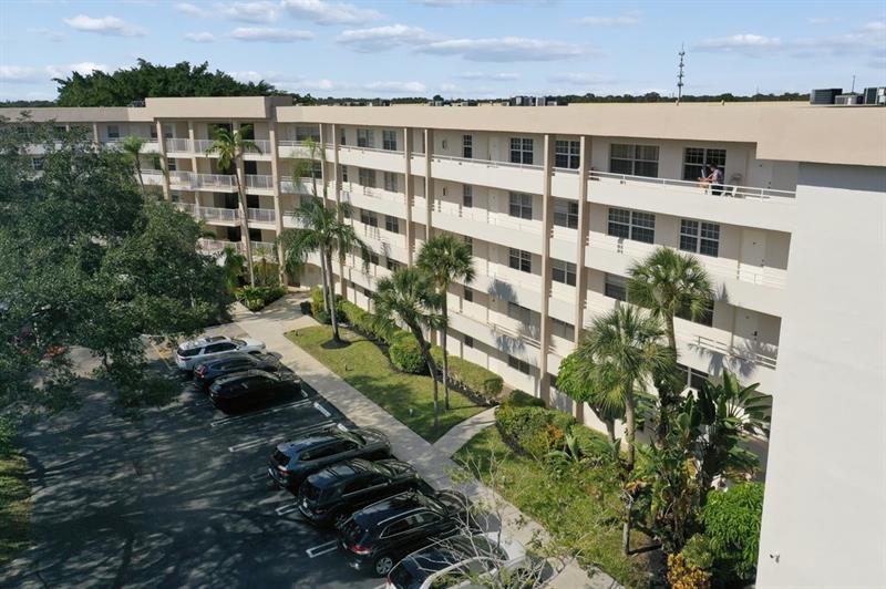 3960 Oaks Clubhouse Drive Pompano Beach FL 33069