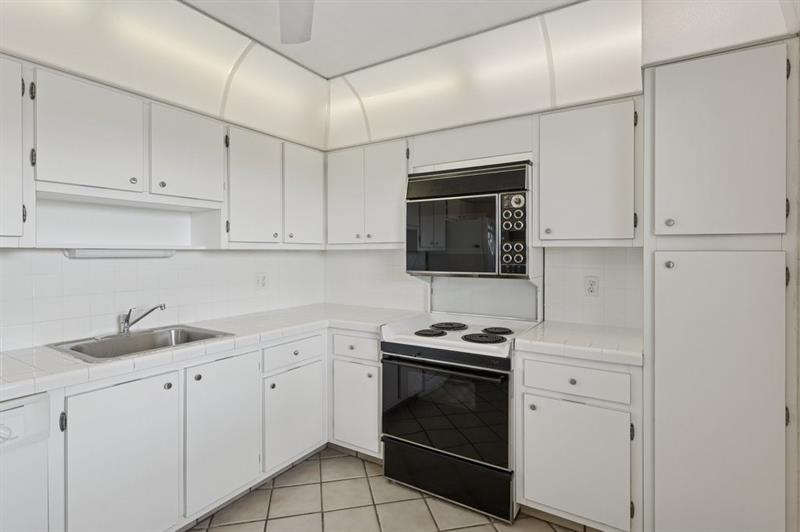 3960 Oaks Clubhouse Drive Pompano Beach FL 33069