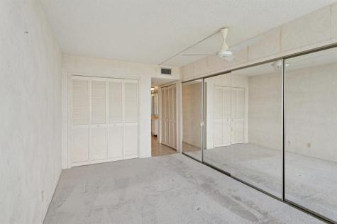 3960 Oaks Clubhouse Drive Pompano Beach FL 33069
