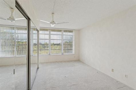 3960 Oaks Clubhouse Drive Pompano Beach FL 33069