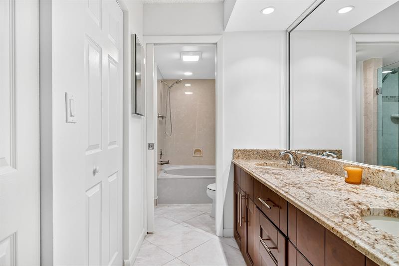 5021 Oak Hill Lane Delray Beach FL 33484