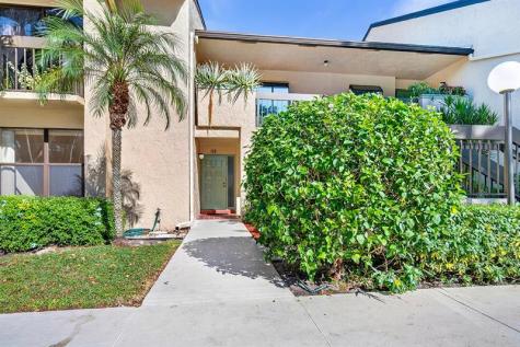 5021 Oak Hill Lane Delray Beach FL 33484