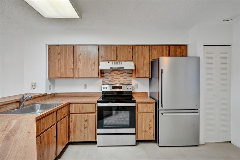 2221 Cypress Island Drive Pompano Beach FL 33069