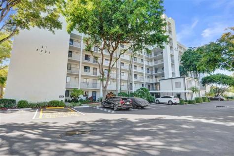 2221 Cypress Island Drive Pompano Beach FL 33069