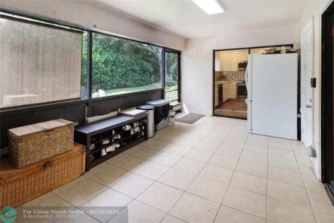 9390 SW 61st Way Boca Raton FL 33428