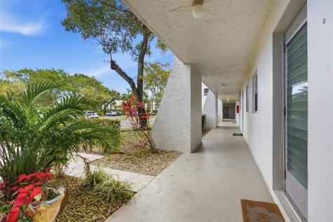 9410 Poinciana Place Davie FL 33324