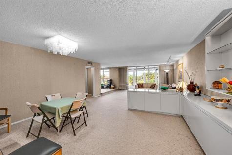 3960 Oaks Clubhouse Drive Pompano Beach FL 33069