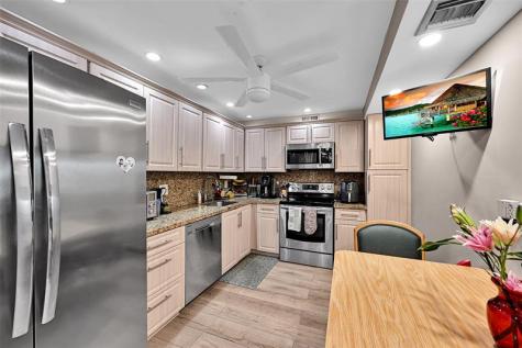 3960 Oaks Clubhouse Drive Pompano Beach FL 33069