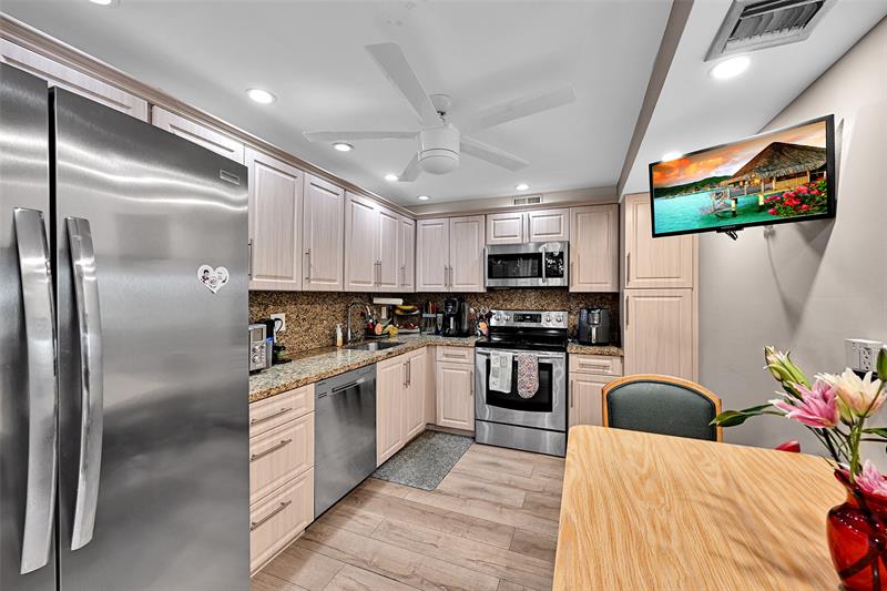 3960 Oaks Clubhouse Drive Pompano Beach FL 33069