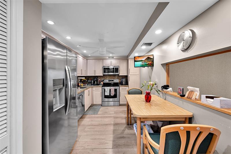 3960 Oaks Clubhouse Drive Pompano Beach FL 33069