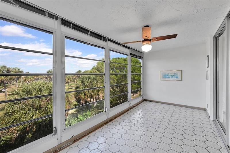 3960 Oaks Clubhouse Drive Pompano Beach FL 33069