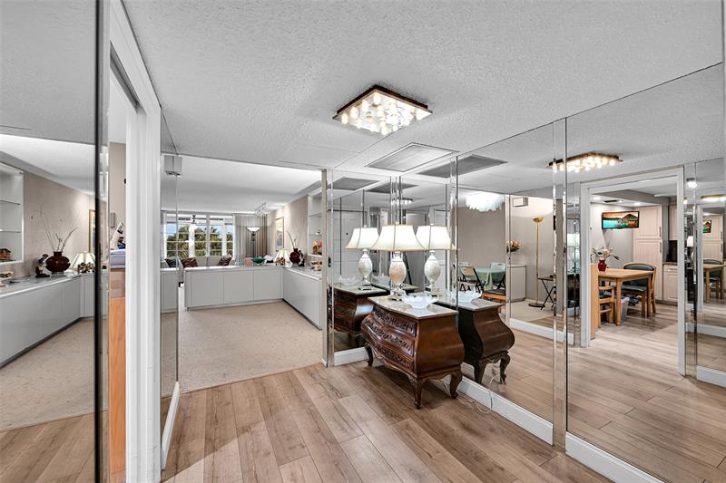 3960 Oaks Clubhouse Drive Pompano Beach FL 33069