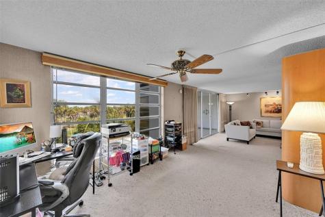 3960 Oaks Clubhouse Drive Pompano Beach FL 33069