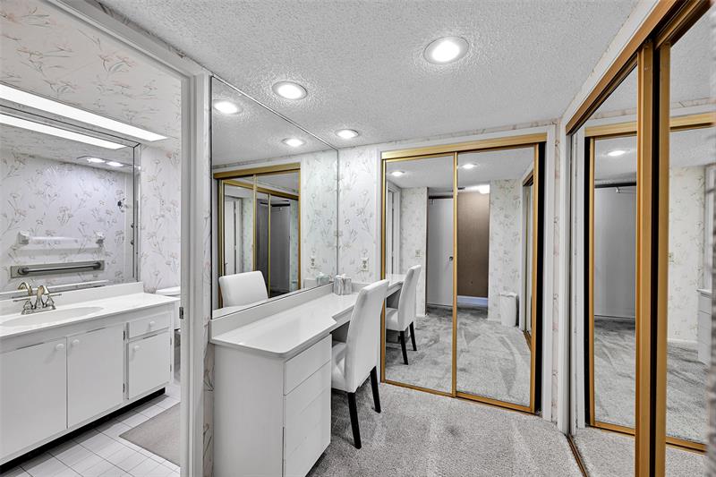 3960 Oaks Clubhouse Drive Pompano Beach FL 33069