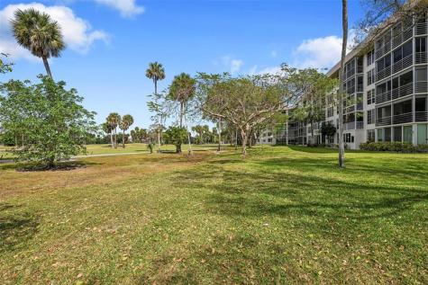 3960 Oaks Clubhouse Drive Pompano Beach FL 33069
