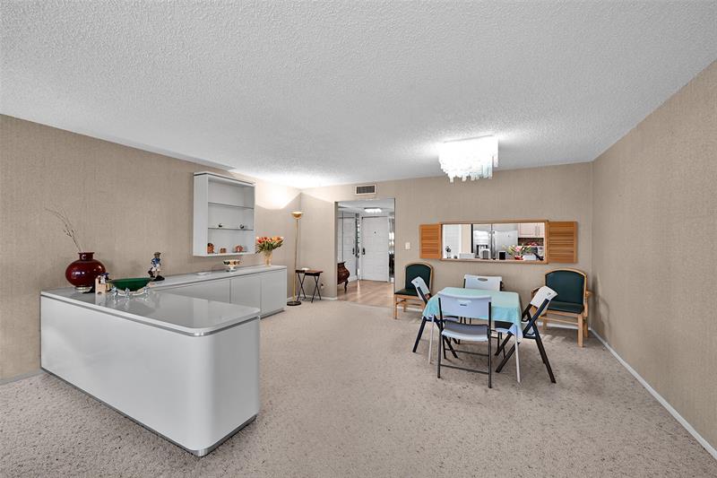 3960 Oaks Clubhouse Drive Pompano Beach FL 33069