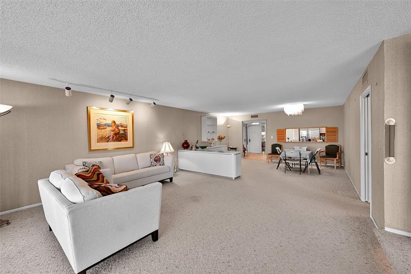 3960 Oaks Clubhouse Drive Pompano Beach FL 33069