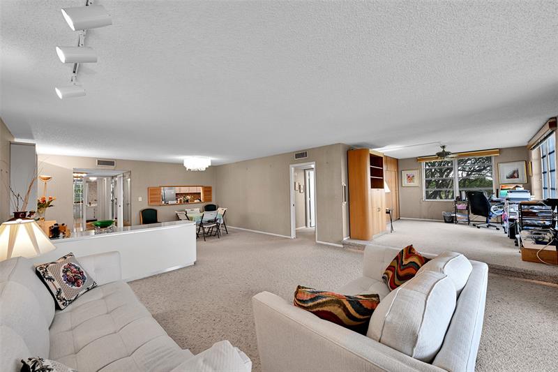 3960 Oaks Clubhouse Drive Pompano Beach FL 33069