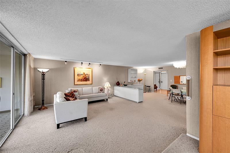 3960 Oaks Clubhouse Drive Pompano Beach FL 33069