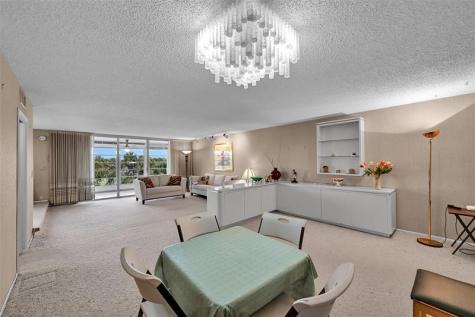 3960 Oaks Clubhouse Drive Pompano Beach FL 33069