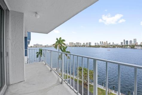 16558 NE 26th Avenue North Miami Beach FL 33160